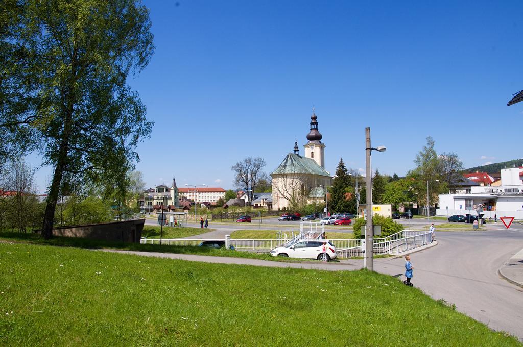 Apartments Centrum Rožnov pod Radhoštěm Buitenkant foto